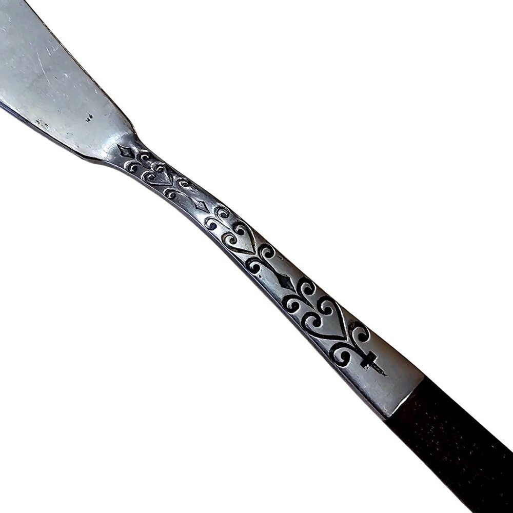 Vintage Interpur Master Butter Knife 6.75" ornate heart scrolls handle Japan - Picture 9 of 10